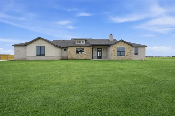 a view of a house with a big yard
