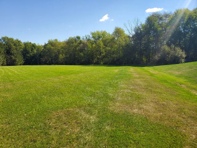 a view of a yard and basketball court