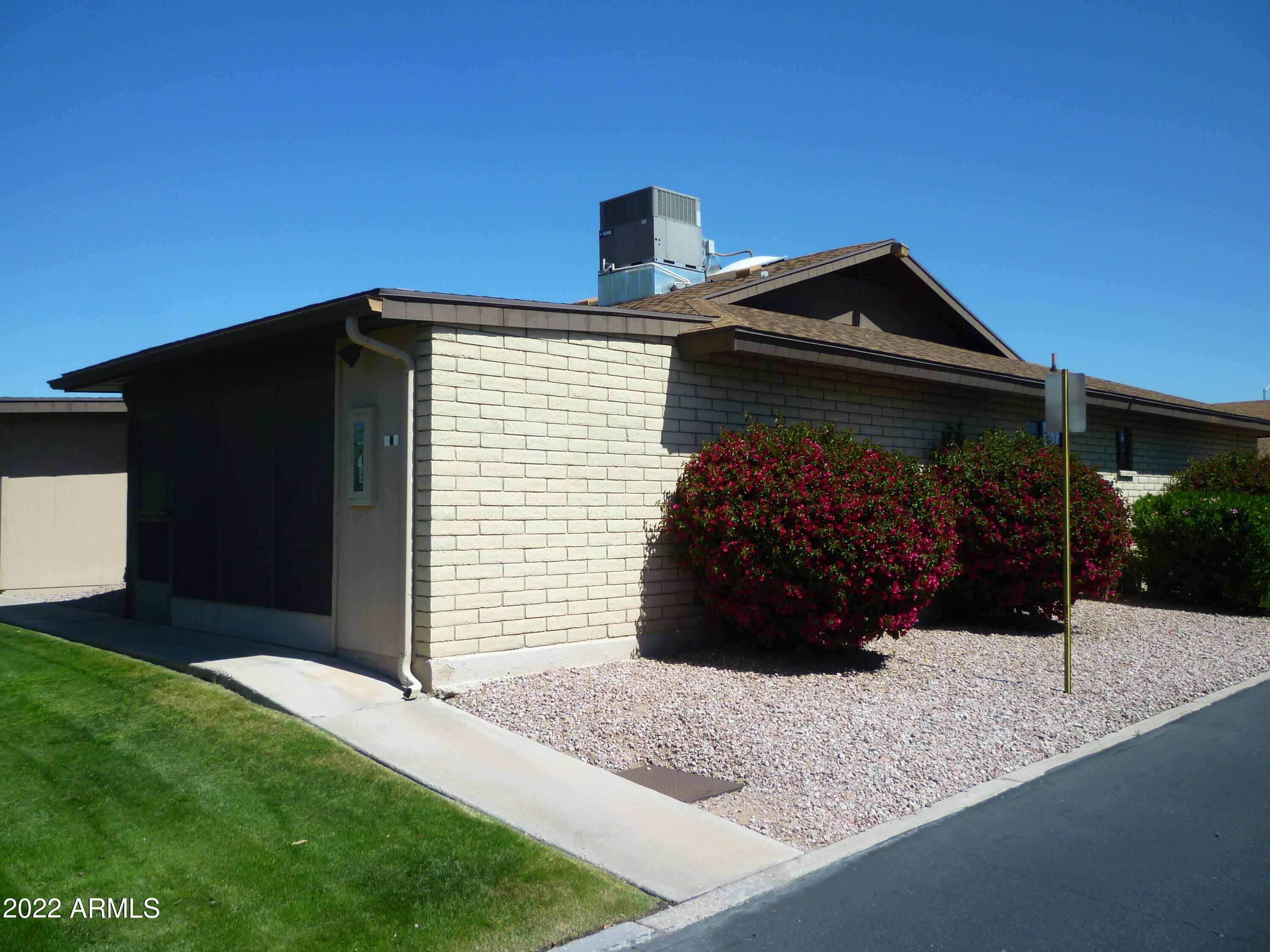 520 South Greenfield Road, Unit 4 Mesa, AZ 85206 - Photo 6 of 36 Side View