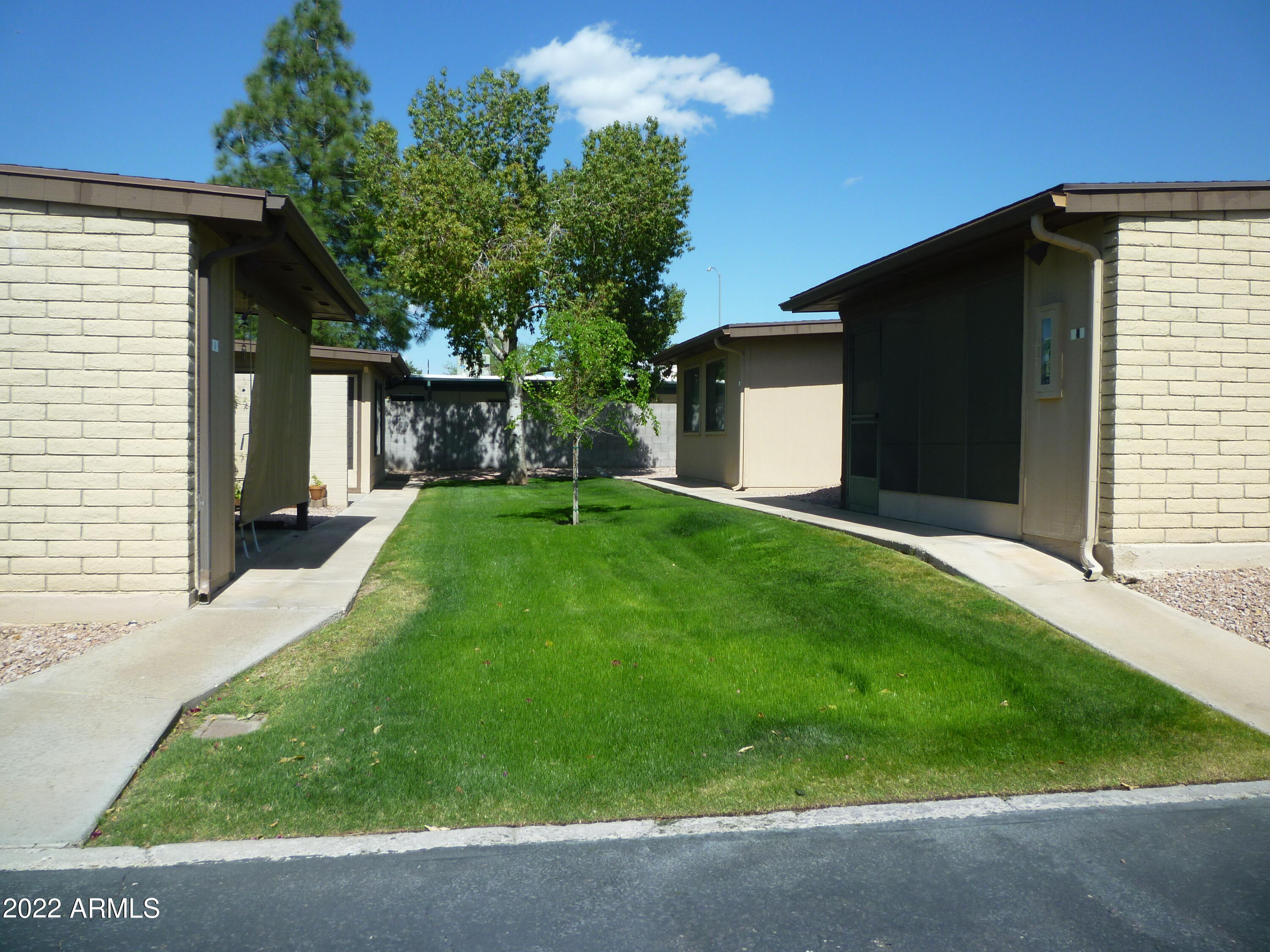 520 South Greenfield Road, Unit 4 Mesa, AZ 85206 - Photo 7 of 36 Back Green Space