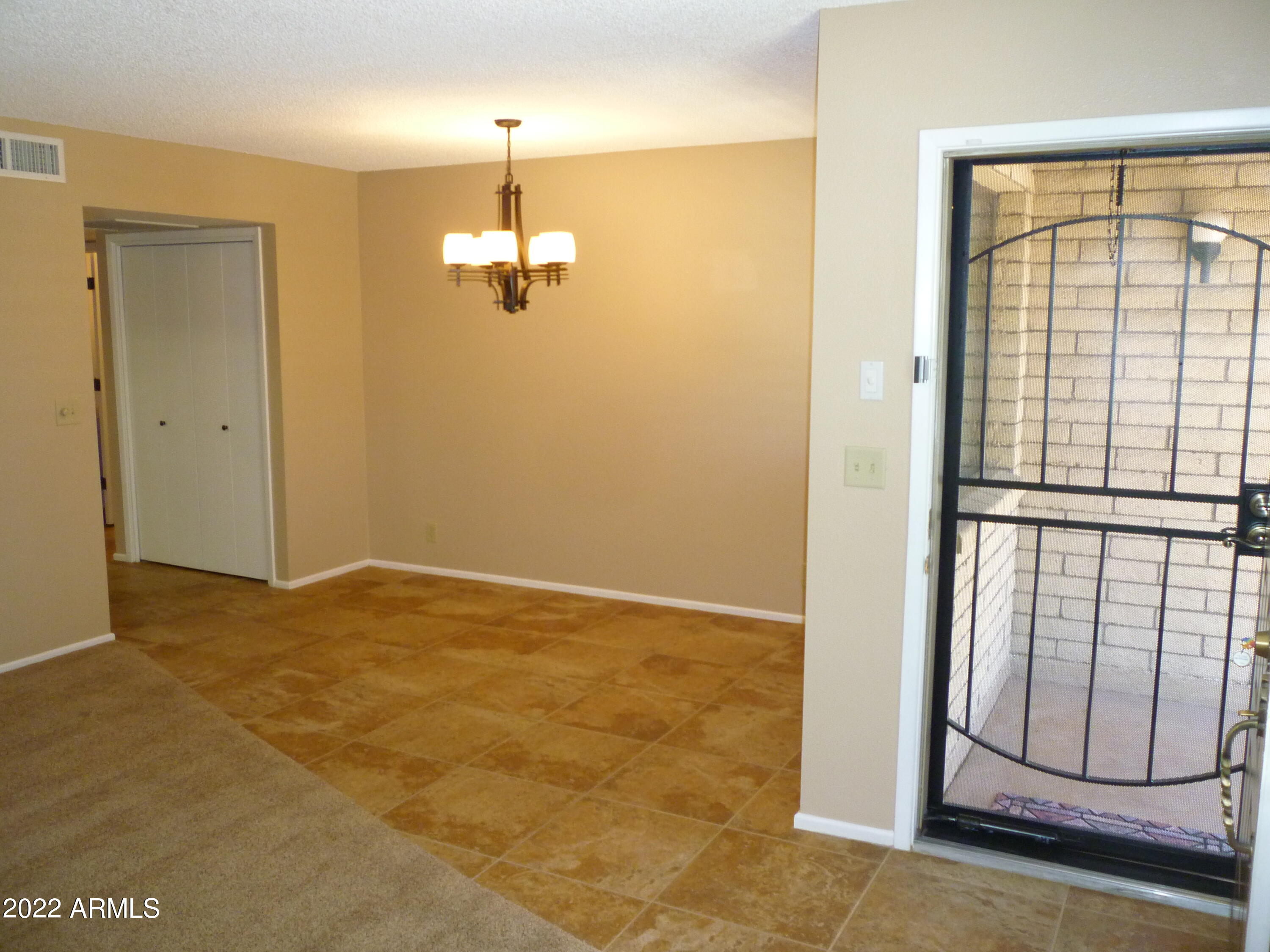 520 South Greenfield Road, Unit 4 Mesa, AZ 85206 - Photo 8 of 36 Living Room