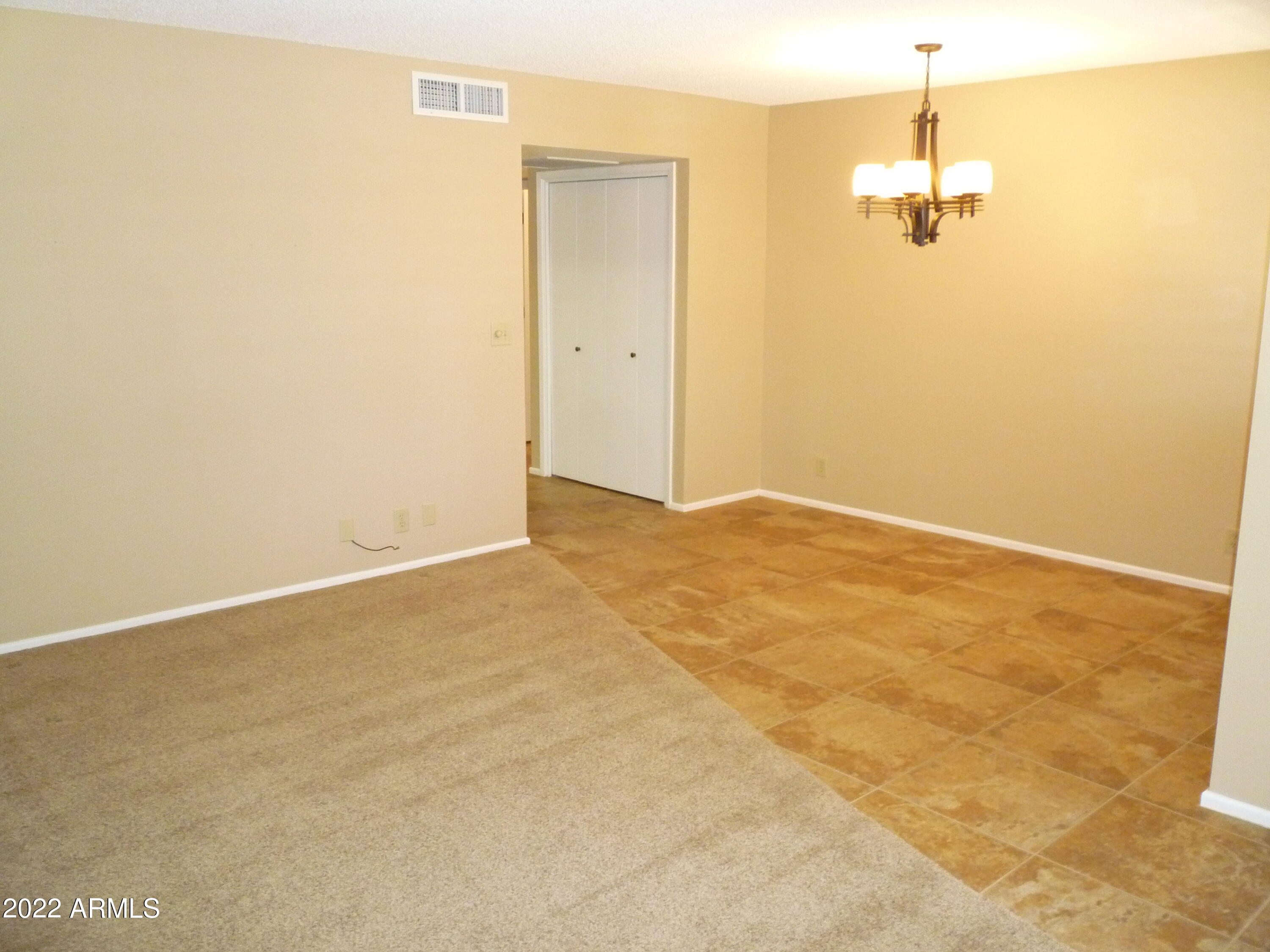 520 South Greenfield Road, Unit 4 Mesa, AZ 85206 - Photo 9 of 36 Living Room