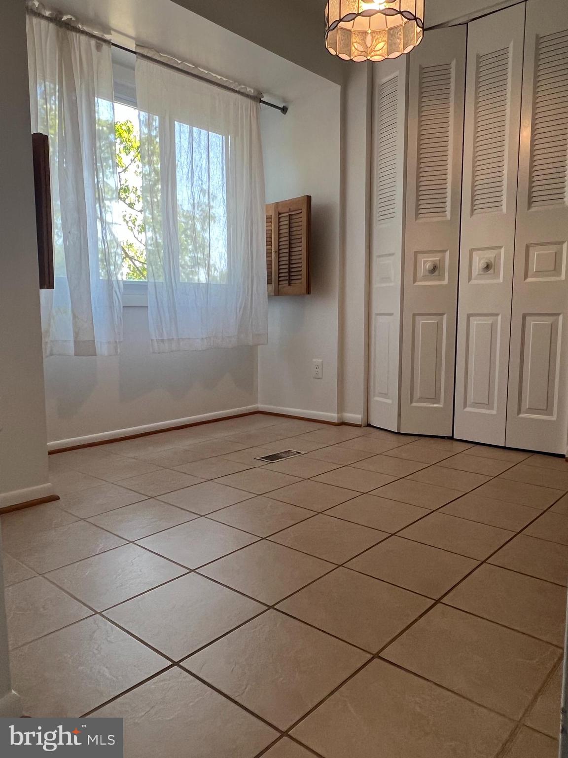 104 Giles Place Sterling, VA 20164 - Photo 4 of 14