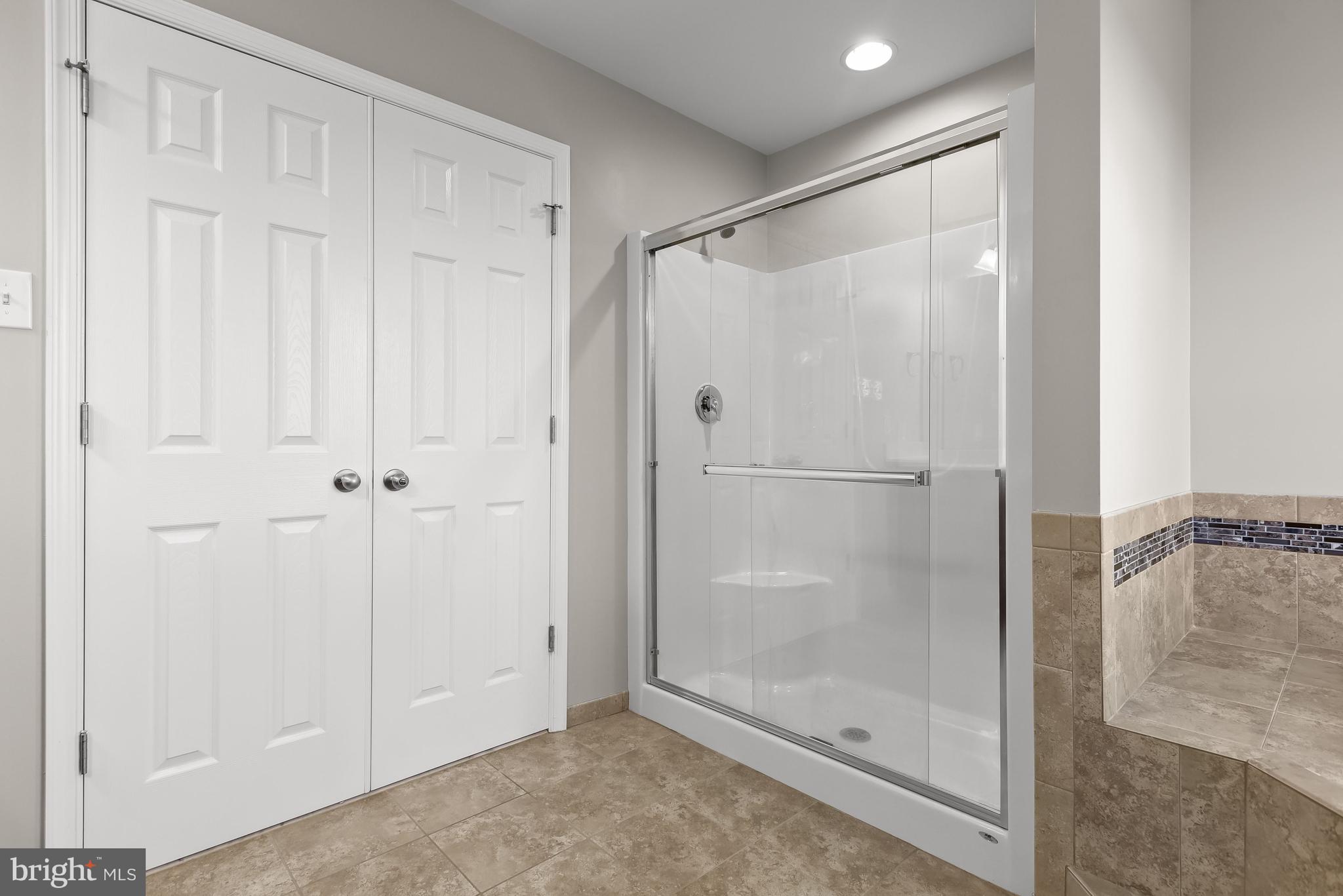 6624 East Lakeridge Road New Market, MD 21774 - Photo 23 of 73 Primary Full Bath