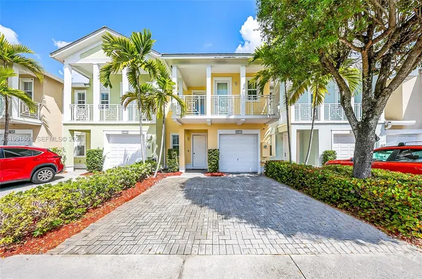 $695,000 | 10711 Northwest 75th Lane, Doral, FL 33178
