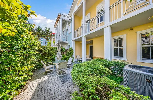 $695,000 | 10711 Northwest 75th Lane, Doral, FL 33178
