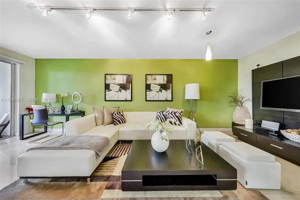 $695,000 | 10711 Northwest 75th Lane, Doral, FL 33178