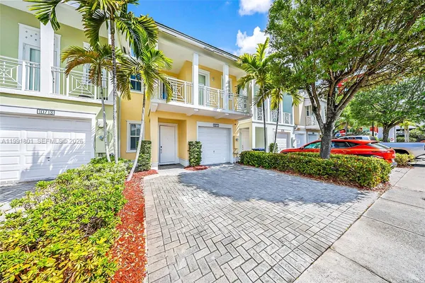 $695,000 | 10711 Northwest 75th Lane, Doral, FL 33178