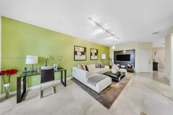 $695,000 | 10711 Northwest 75th Lane, Doral, FL 33178