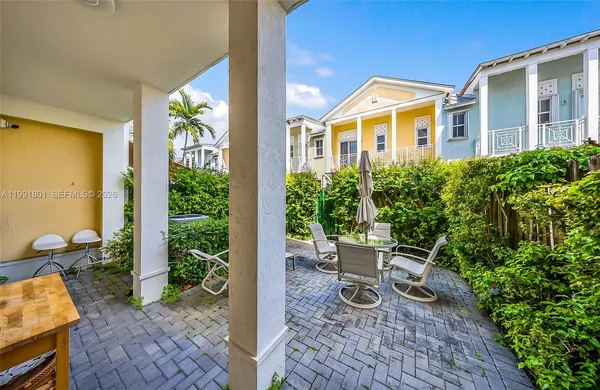 $695,000 | 10711 Northwest 75th Lane, Doral, FL 33178