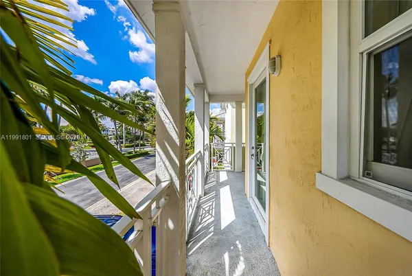 $695,000 | 10711 Northwest 75th Lane, Doral, FL 33178