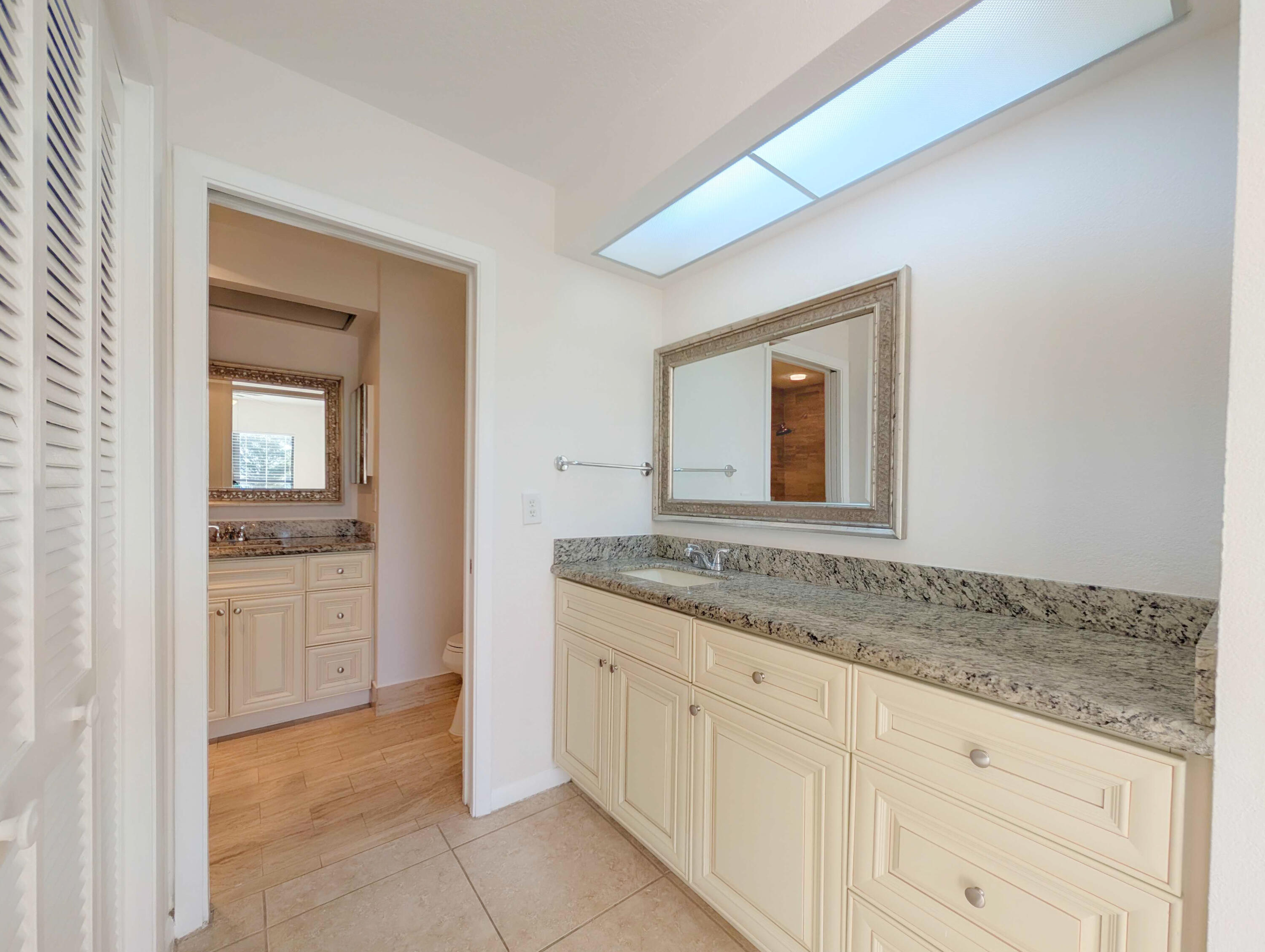 7535 La Paz Boulevard, Unit 107 Boca Raton, FL 33433 - Photo 9 of 22 (17)1000015527Powder Room