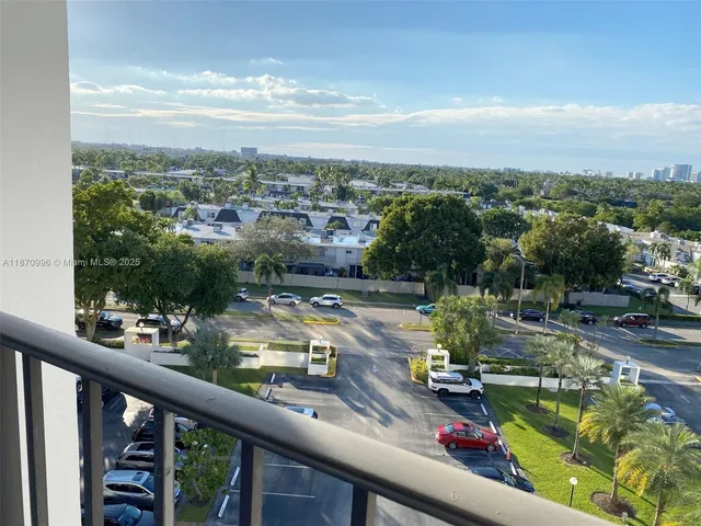 $1,850 | 1000 Parkview Drive, Unit 825, Hallandale Beach, FL 33009