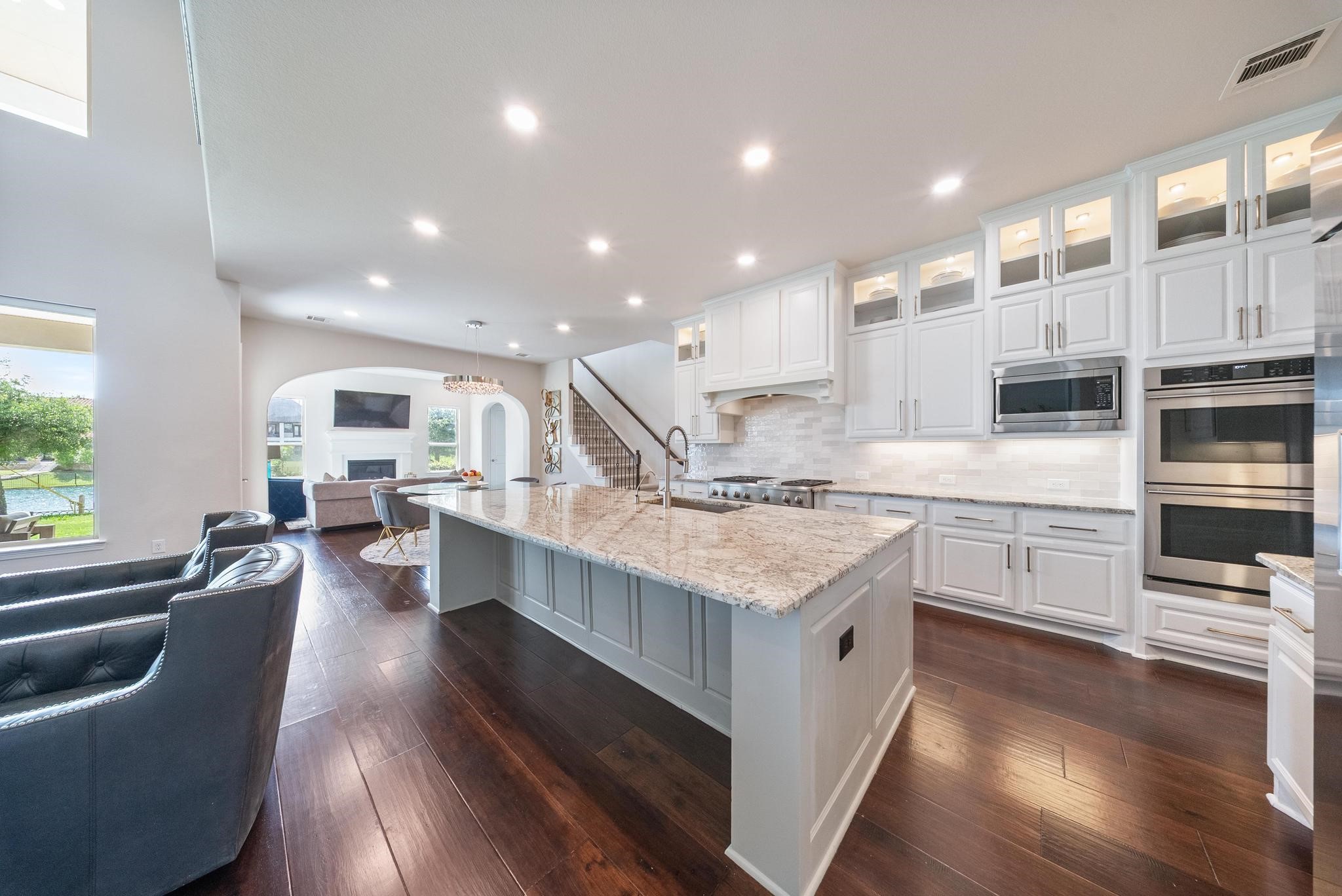 5403 Rouchel Brook Lane Sugar Land, TX 77479 - Photo 10 of 42 Impeccable craftsmanship highlighted by elevated floor-to-ceiling cabinetry, statement venthood, and refined backsplash detailing for a true luxury culinary experience.