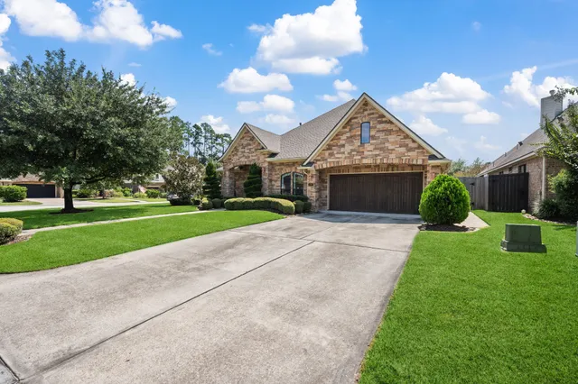 $710,000 | 137 Silverwood Ranch Drive, Shenandoah, TX 77384
