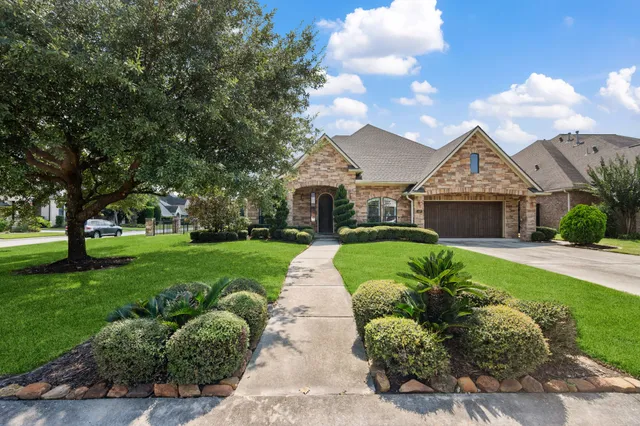 $710,000 | 137 Silverwood Ranch Drive, Shenandoah, TX 77384