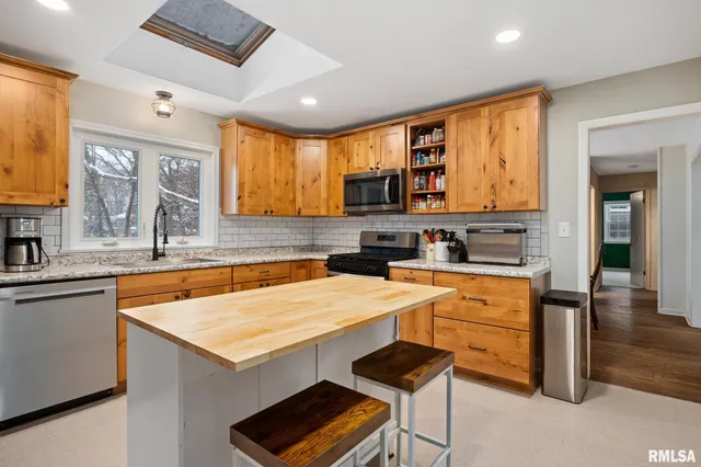 $280,000 | 2926 West Parkwood Drive, Peoria, IL 61614