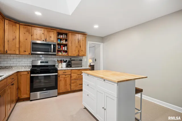 $280,000 | 2926 West Parkwood Drive, Peoria, IL 61614