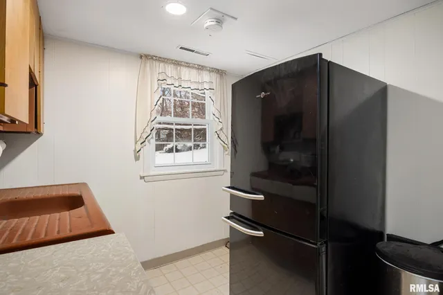 $280,000 | 2926 West Parkwood Drive, Peoria, IL 61614