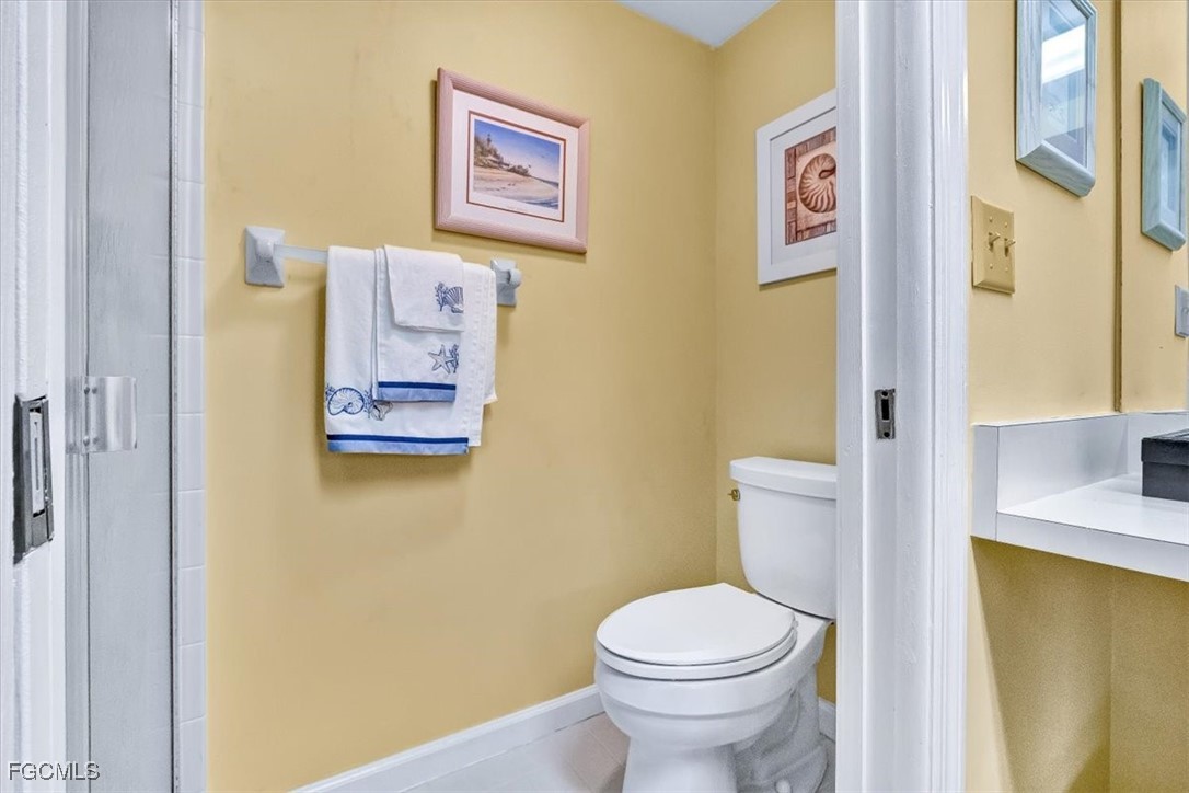 707 Hoover Dike Road, Unit 904 Clewiston, FL 33440 - Photo 17 of 38 a bathroom with a toilet and a sink