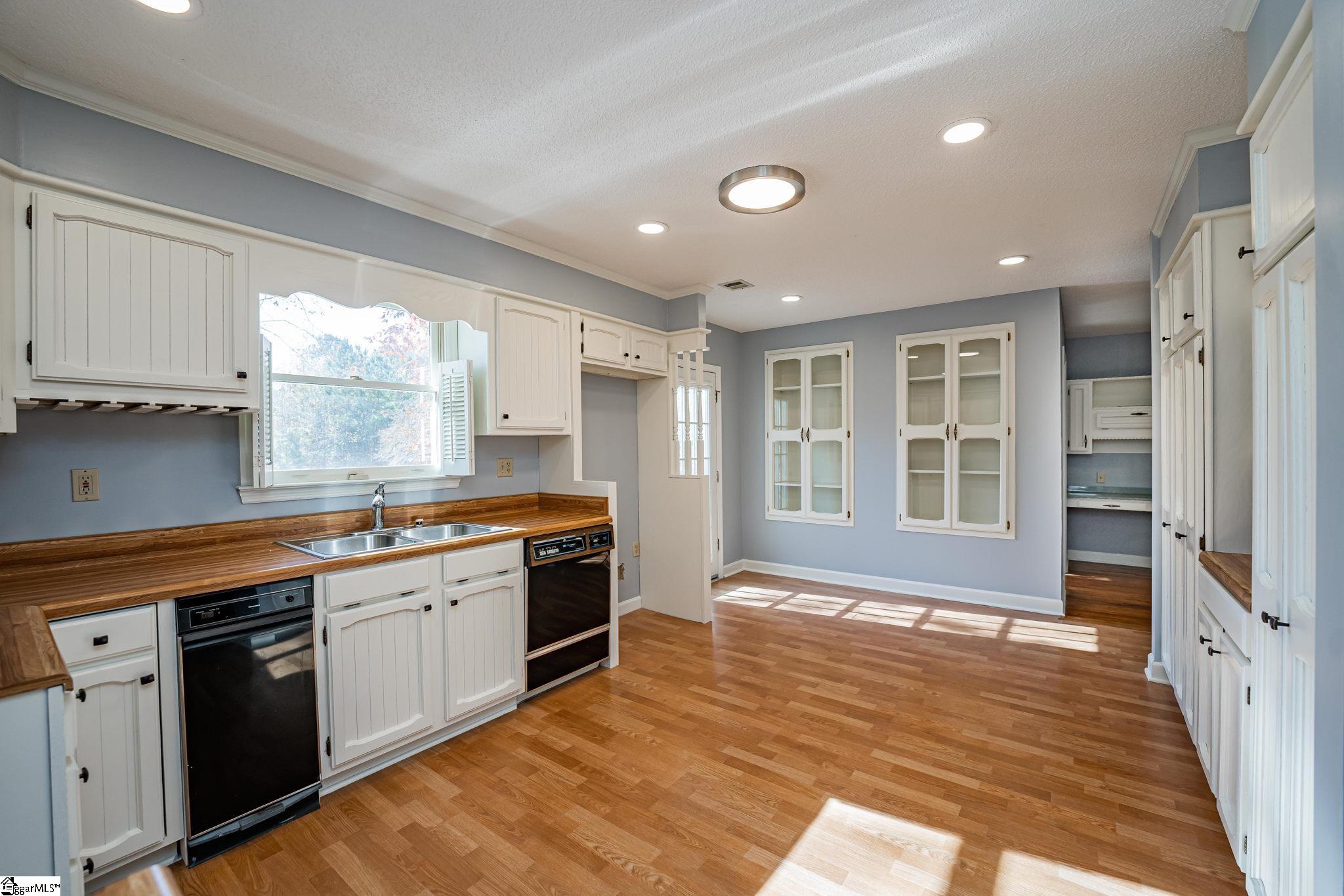 1274 Dickson Road Campobello, SC 29322 - Photo 4 of 34
