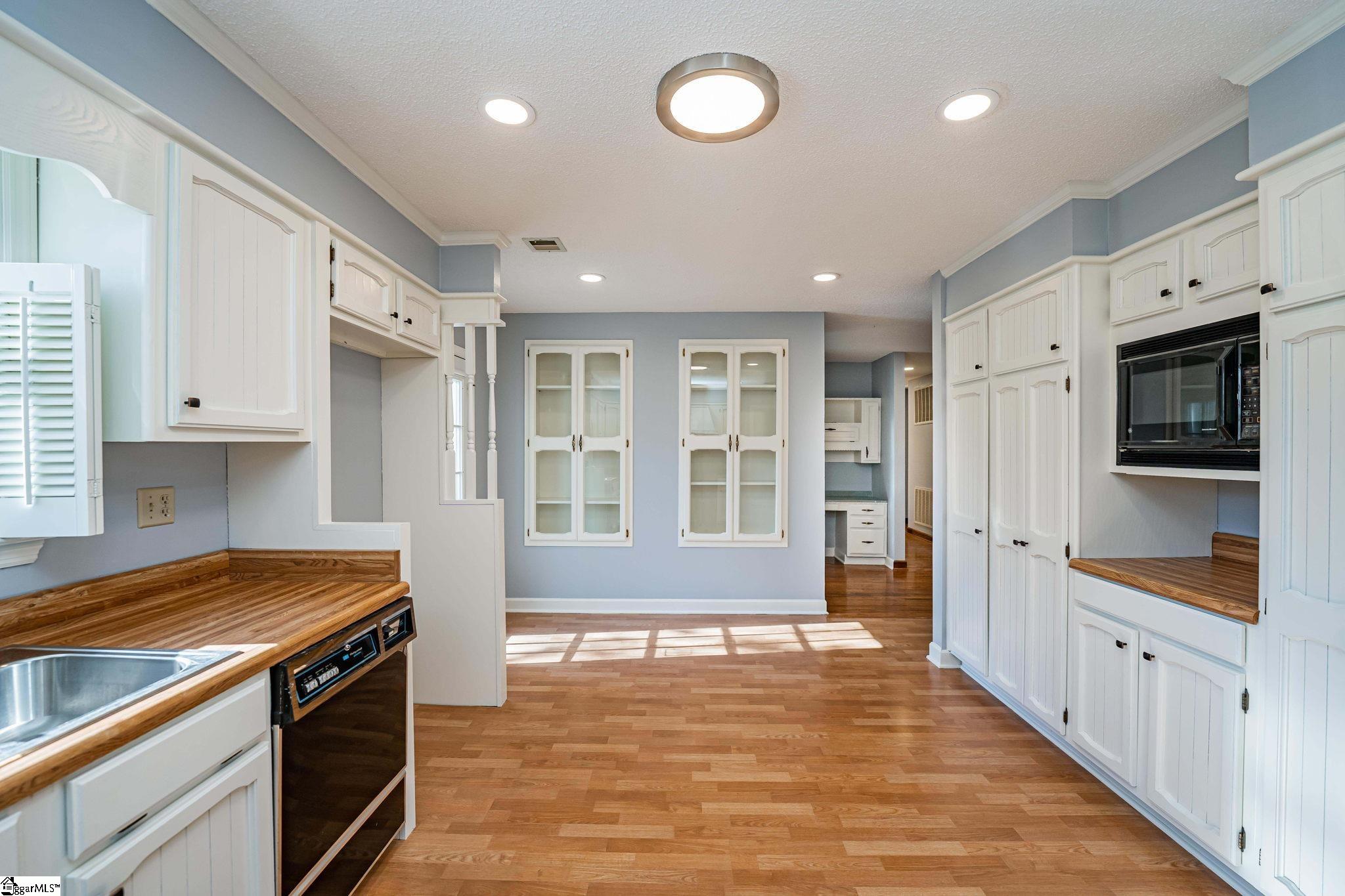 1274 Dickson Road Campobello, SC 29322 - Photo 5 of 34