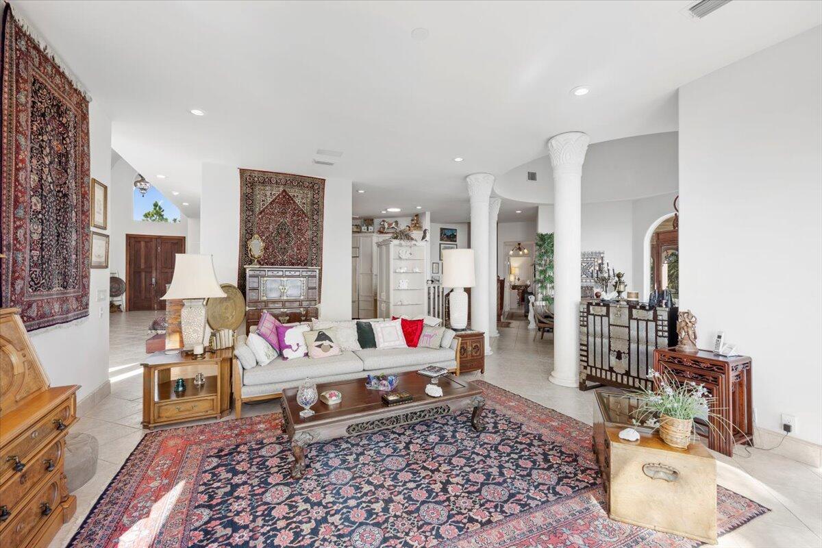 221 Wynnehaven Beach Road Mary Esther, FL 32569 - Photo 12 of 35 a living room with furniture and a rug