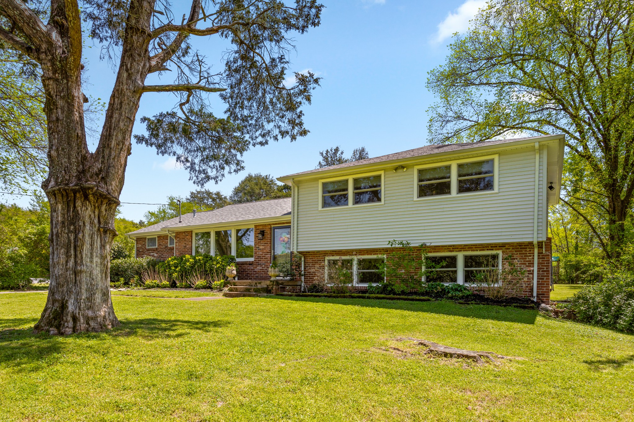 724 Newberry Road Nashville, TN 37205 - Photo 1 of 33 Gallery Image 1