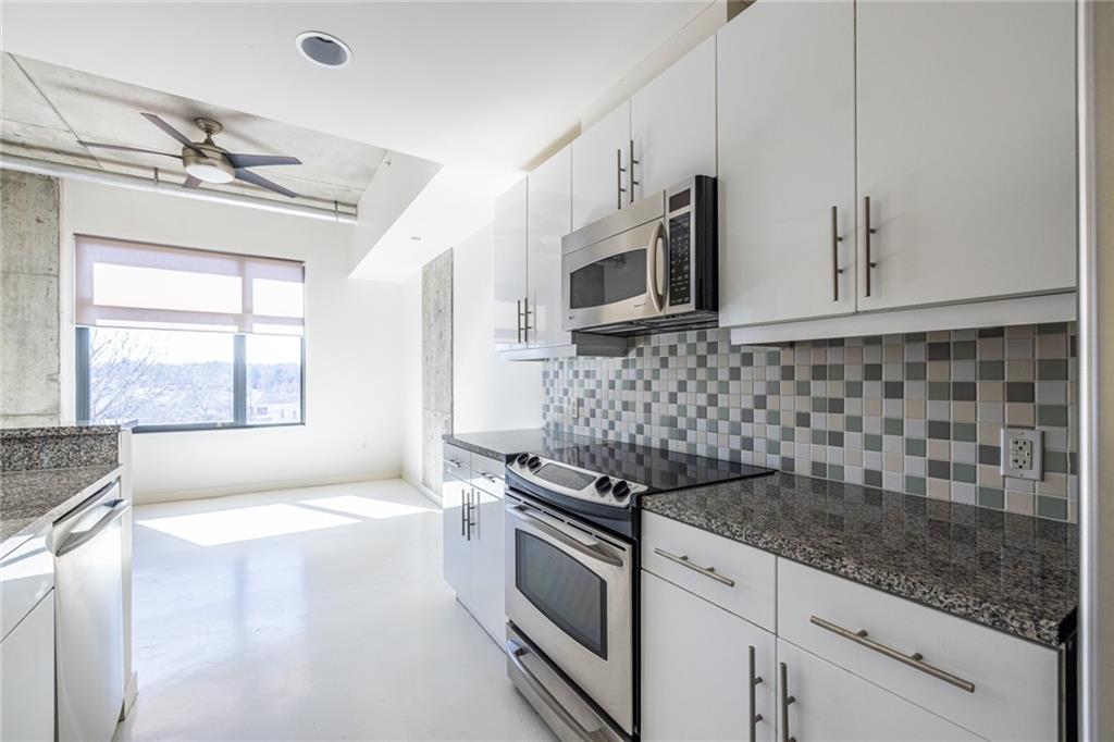 335 West Ponce De Leon Avenue, Unit 506 Decatur, GA 30030 - Photo 21 of 49 a kitchen that has a stove and a microwave