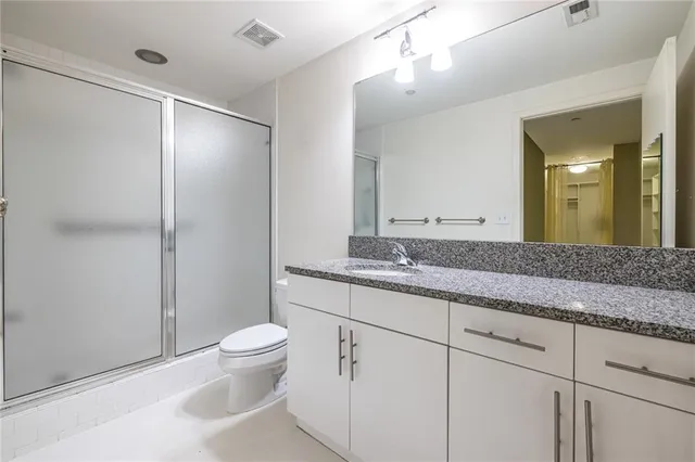 a close view of sink gate