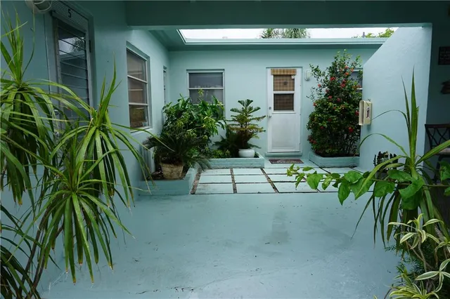 $1,400 | 517 Briny Avenue, Unit 4, Pompano Beach, FL 33062