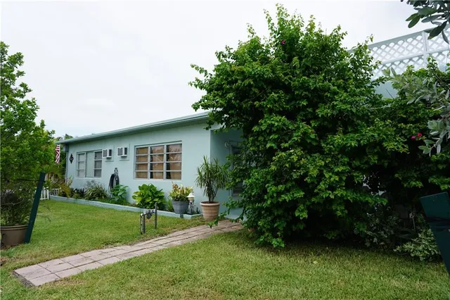 $1,400 | 517 Briny Avenue, Unit 4, Pompano Beach, FL 33062