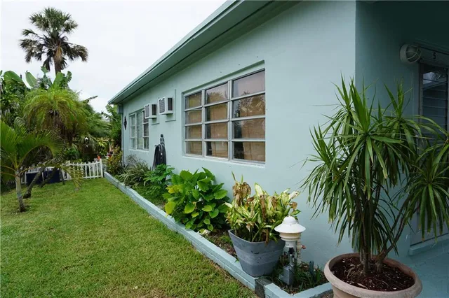 $1,400 | 517 Briny Avenue, Unit 4, Pompano Beach, FL 33062
