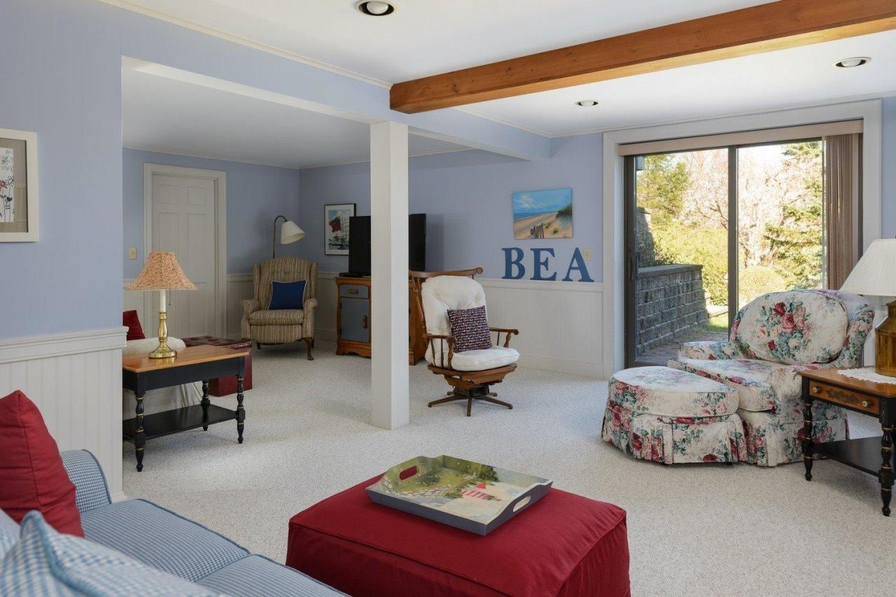 52 Point Hill Road West Barnstable, MA 02668 - Photo 25 of 28 a living room with furniture and a window