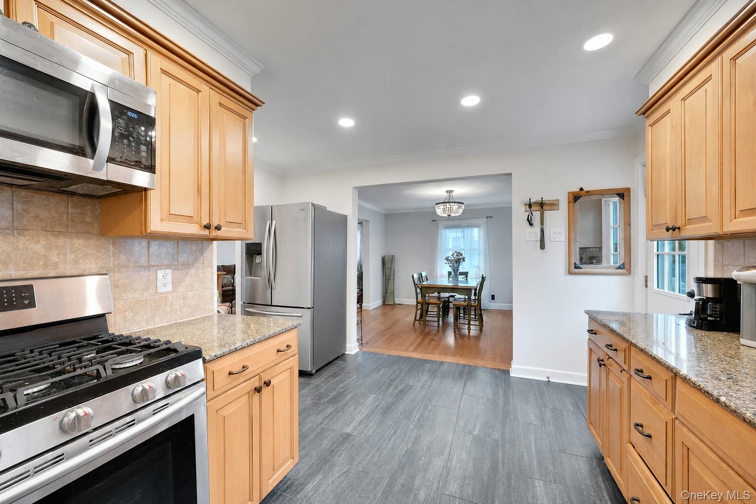 4 Interlaken Avenue New Rochelle, NY 10801 - Photo 10 of 28
