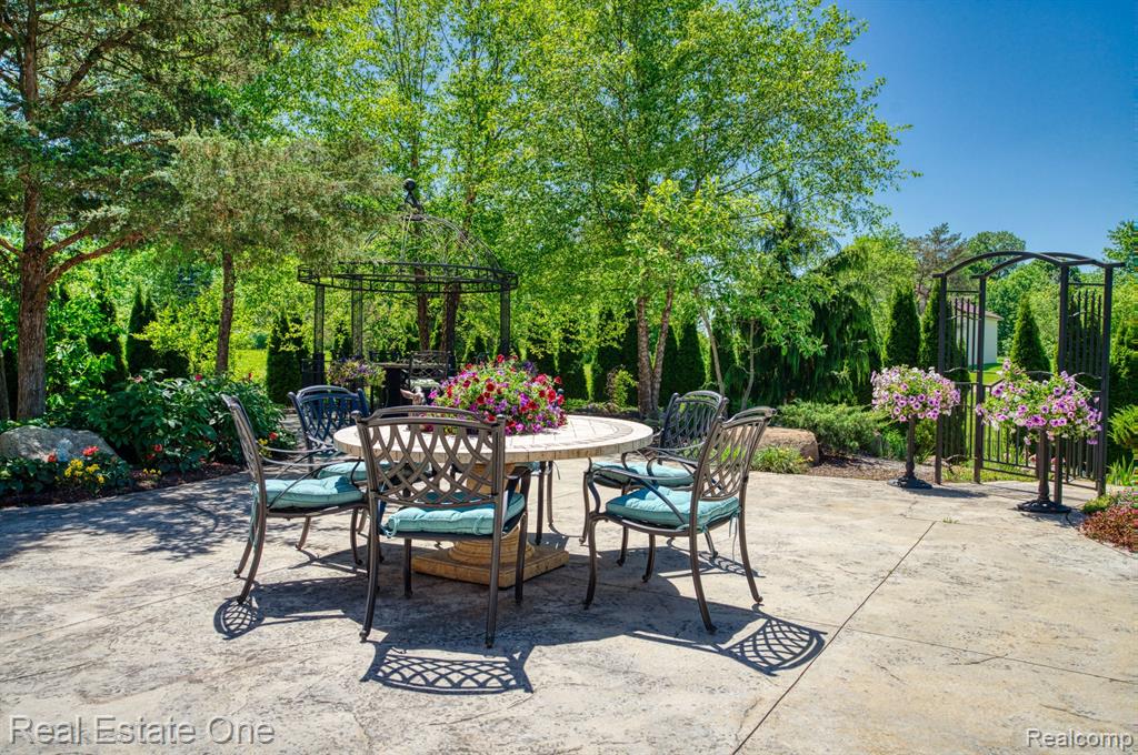 2482 South Latson Road Howell, MI 48843 - Photo 12 of 87