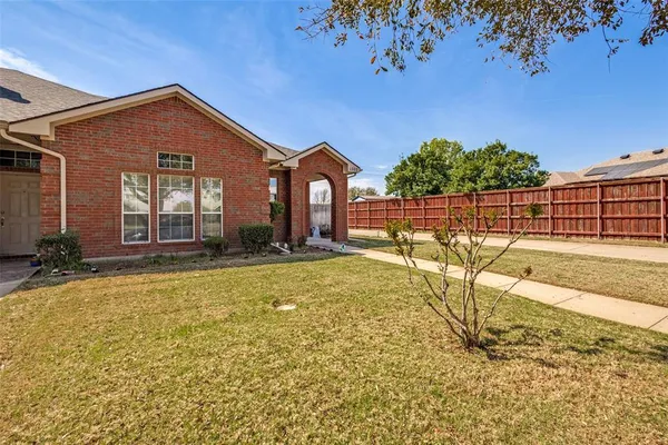 $283,500 | 1302 Poinsettia Boulevard, Denton, TX 76208