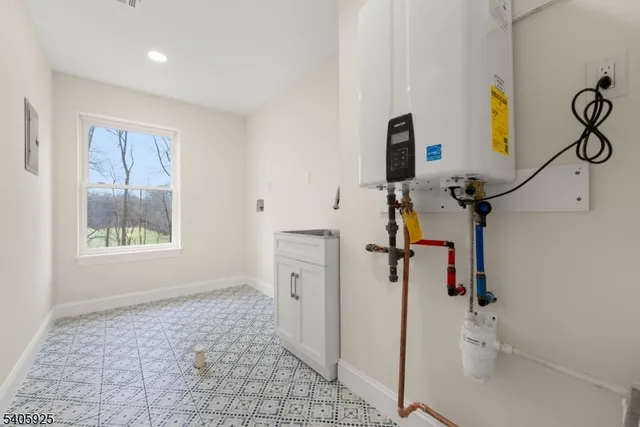 $1,300,000 | 100 Louis Street, Whippany, NJ 07981