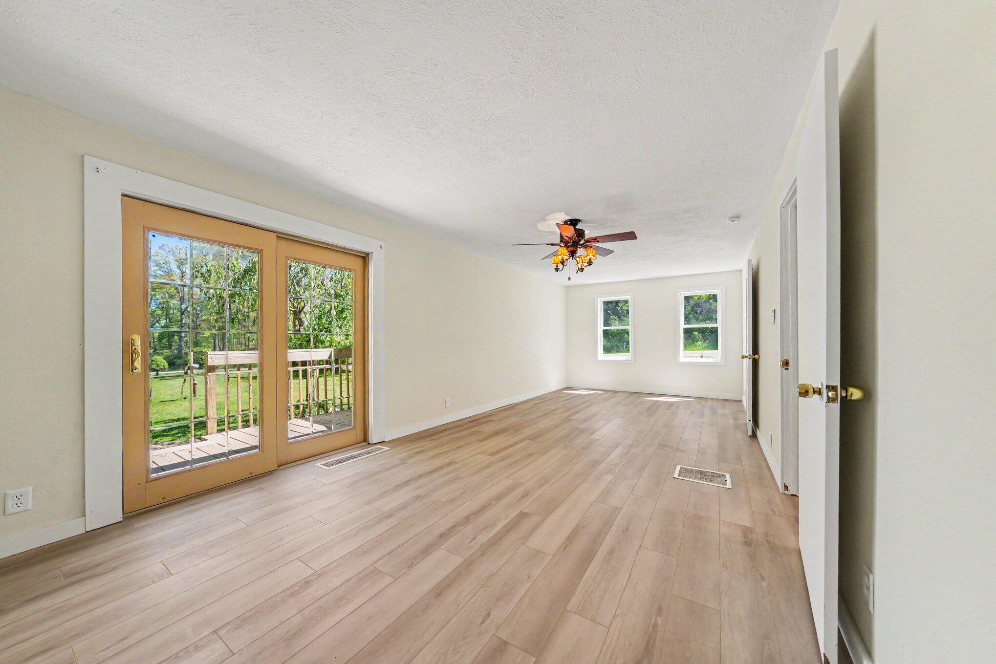 310 South Philip Road Niles, MI 49120 - Photo 11 of 32 Living Room
