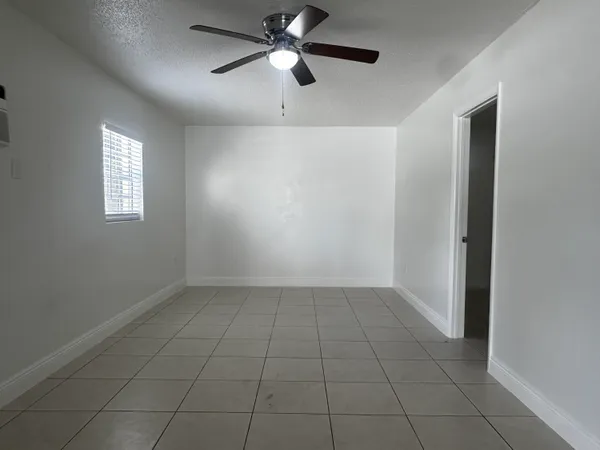 $1,600 | 3874 7th Avenue North, Unit 3878, Palm Springs, FL 33461