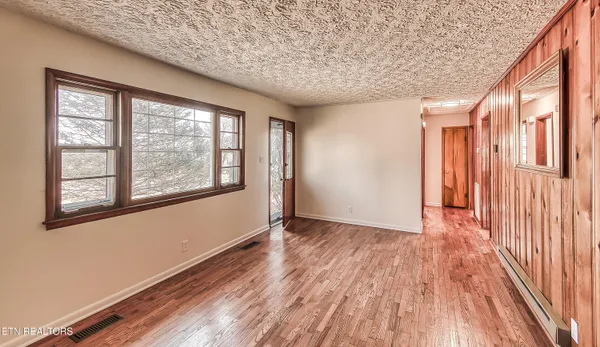 $324,900 | 8029 Sharp Road, Powell, TN 37849