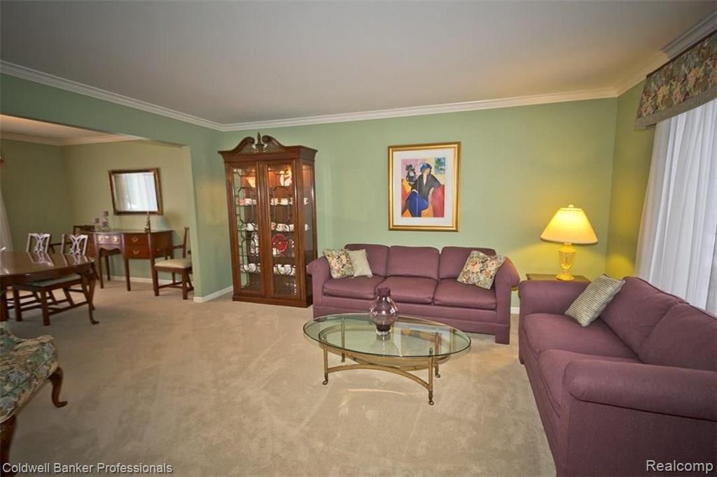 36874 Chesapeake Road Farmington Hills, MI 48335 - Photo 10 of 46