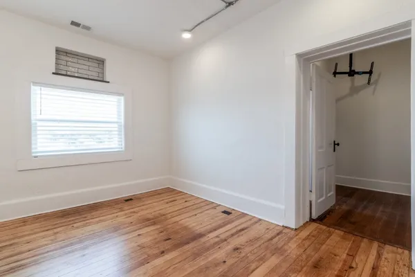 $1,200 | 305 Main Street, Unit 4, Clarksville, TN 37040