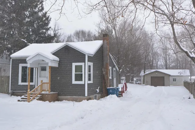 $115,000 | 208 Prospect Street, Decatur, MI 49045