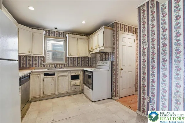 $189,000 | 507 Thomas Street, Stroudsburg, PA 18360