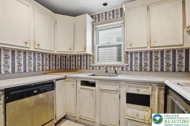 $189,000 | 507 Thomas Street, Stroudsburg, PA 18360