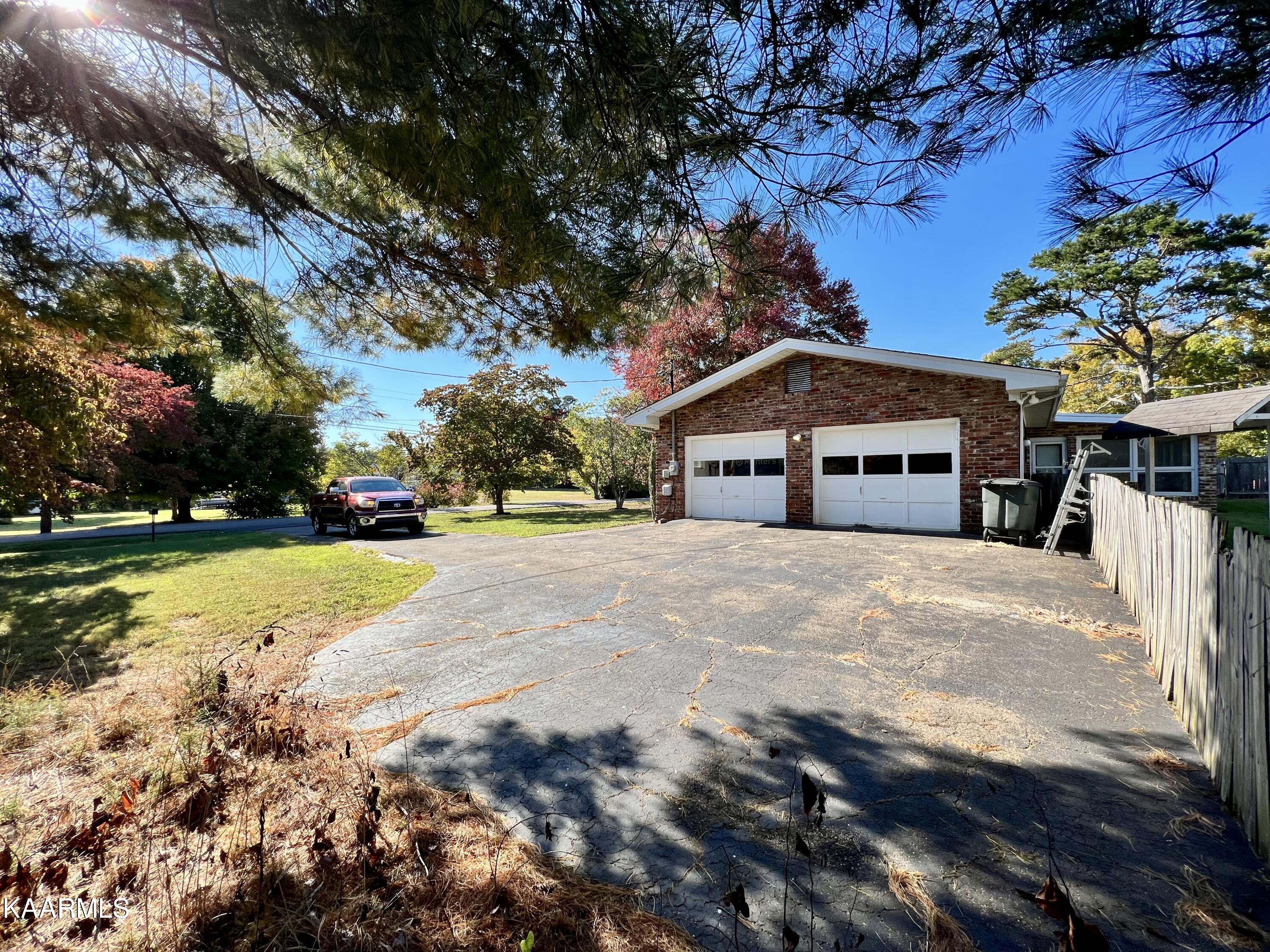 7240 Oakmeade Road Powell, TN 37849 - Photo 3 of 16 A7C9C3A1-436C-457F-95F1-C76E8AFBC194