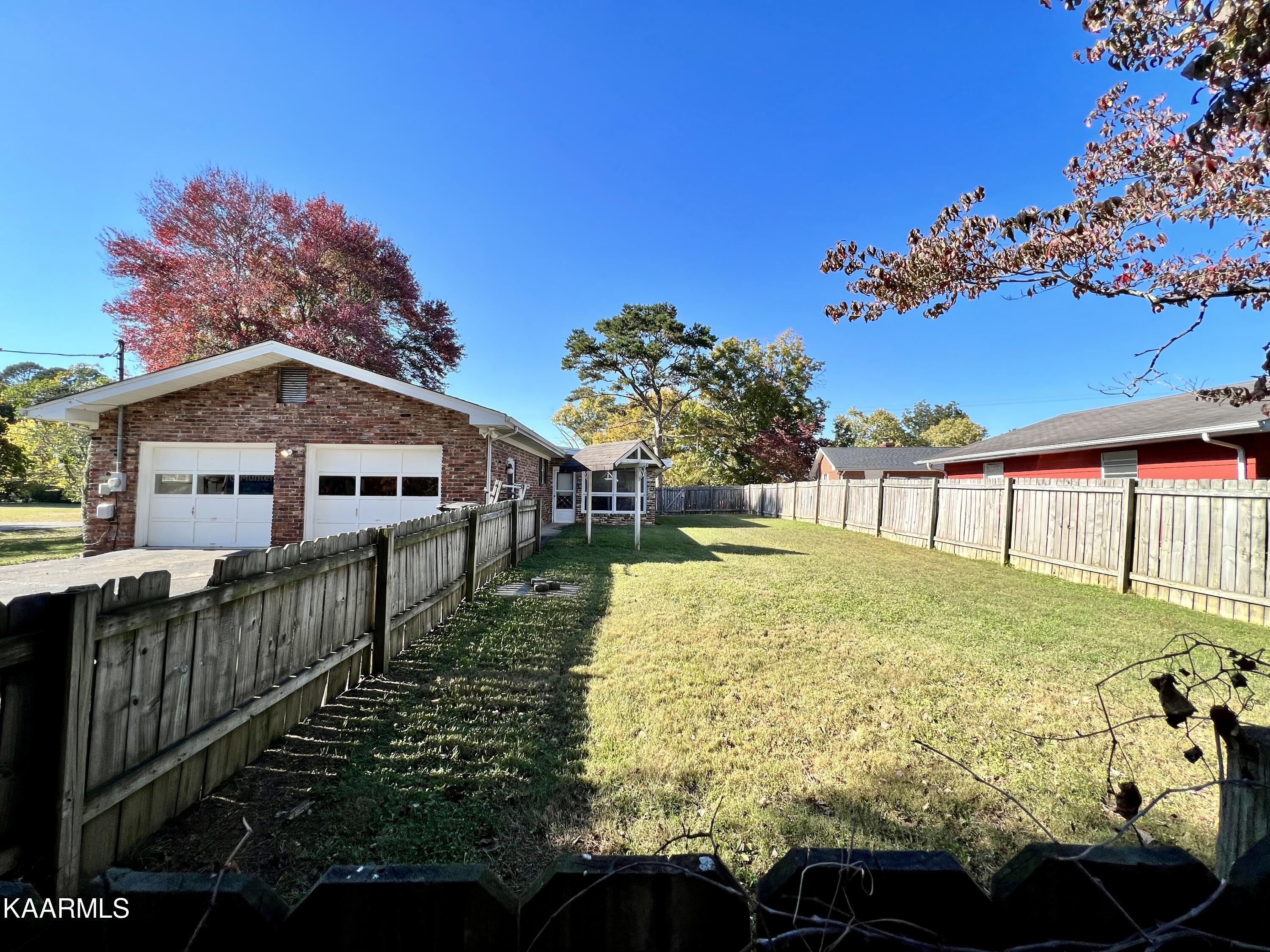 7240 Oakmeade Road Powell, TN 37849 - Photo 4 of 16 531AD113-0A70-4037-80A0-4B8FB5707F7D