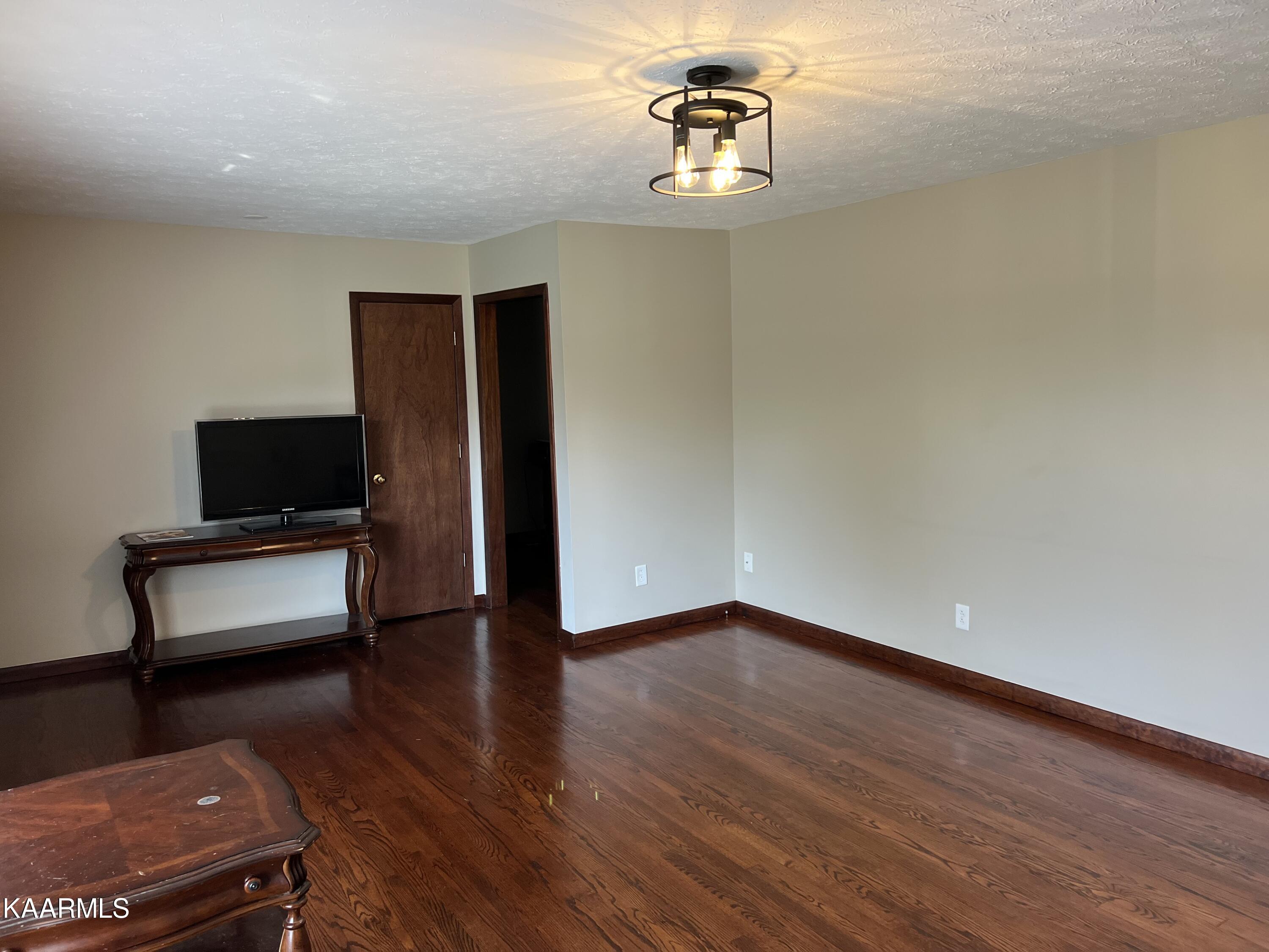 7240 Oakmeade Road Powell, TN 37849 - Photo 6 of 16 IMG_2012