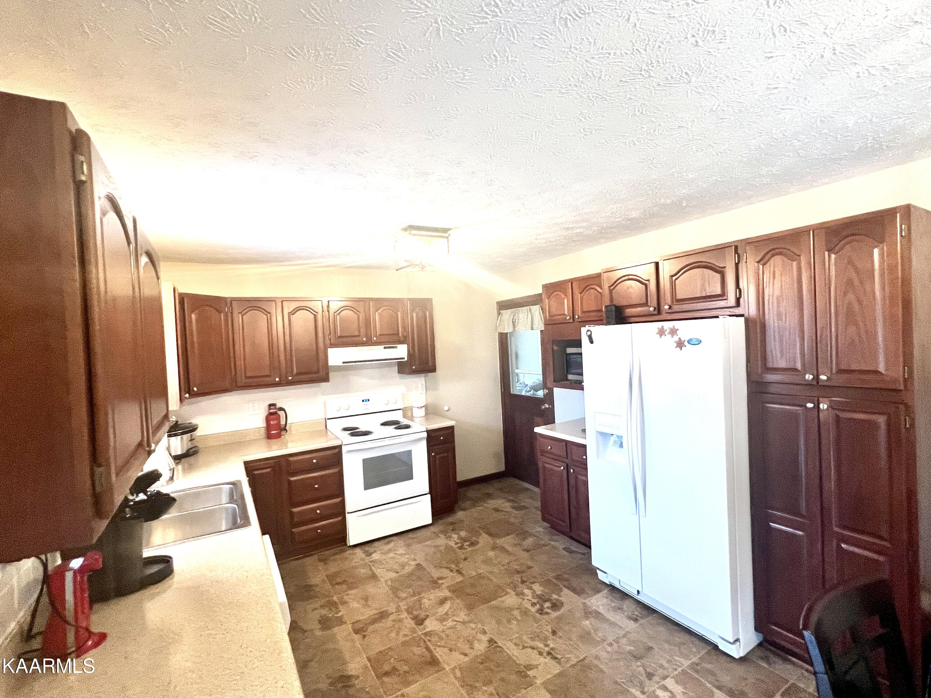 7240 Oakmeade Road Powell, TN 37849 - Photo 7 of 16 361383E5-2C67-4B84-BEDF-74B828E9110B